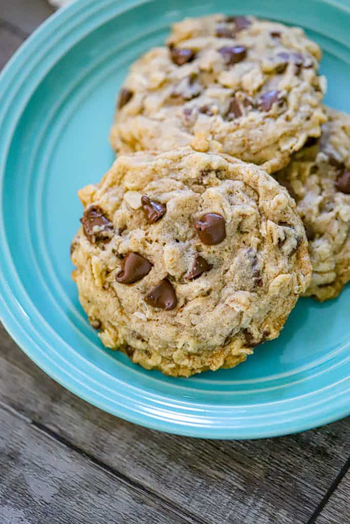 Best Vegan Chocolate Chip Oatmeal Cookies easy vegan dessert recipes
