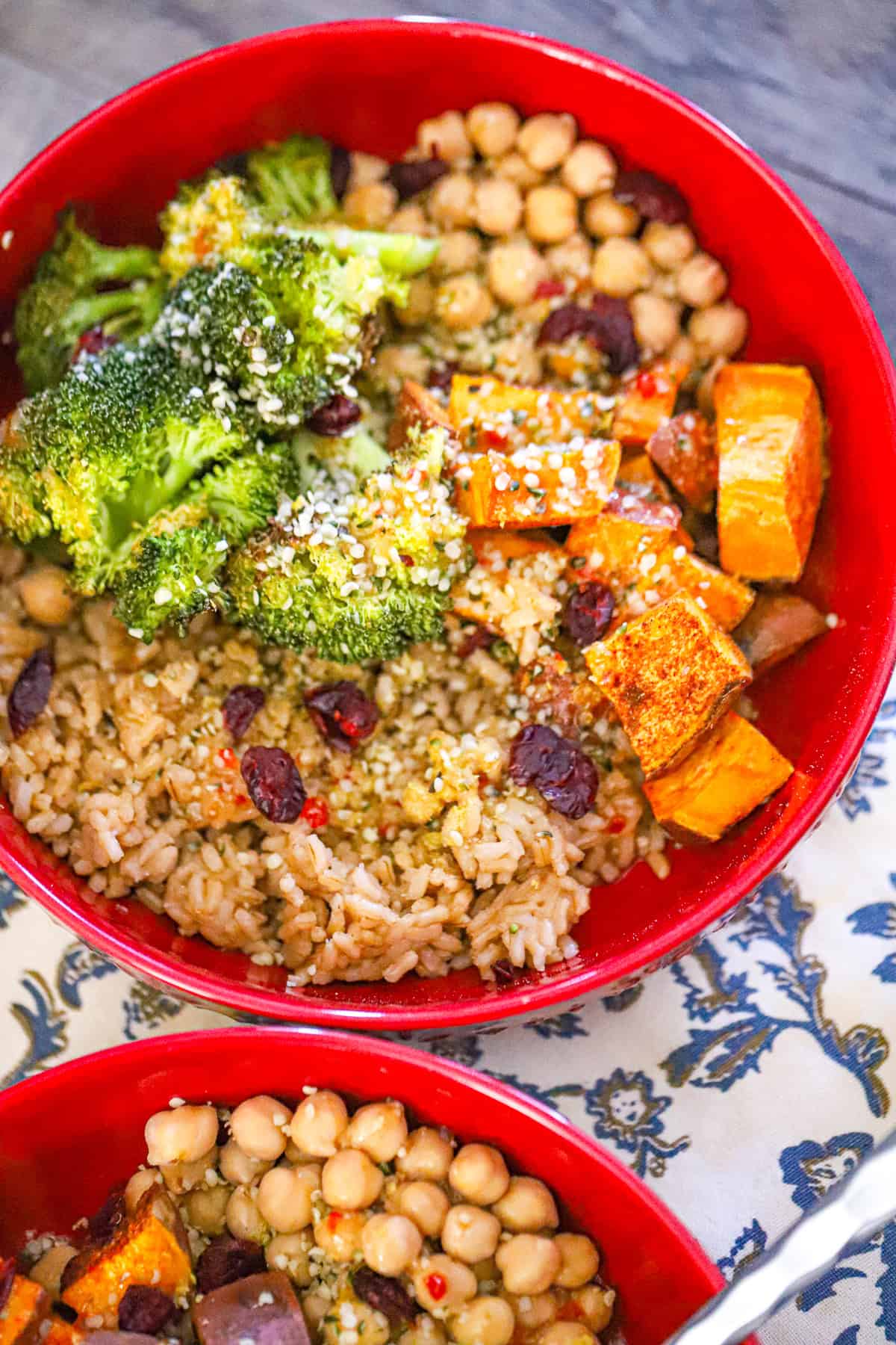 Mediterranean chickpea bowl with brown rice and hemp hearts